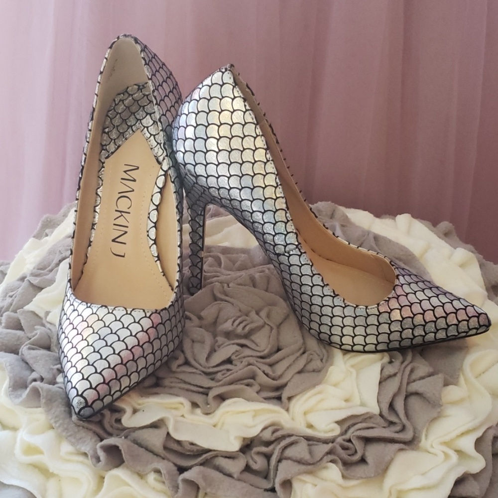 Heels - Picture 2 of 5